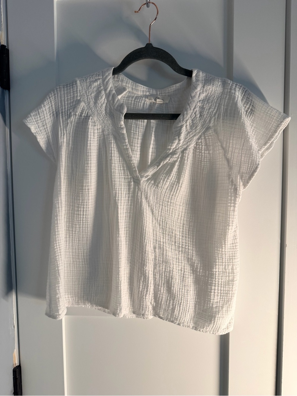 Elan White Textured V-Neck Short Sleeve Blouse